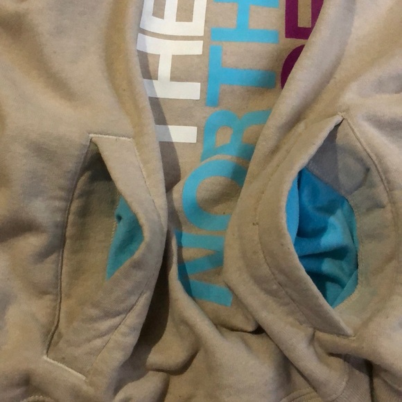❌SOLD❌ North Face Tan Sweatshirt - Picture 4 of 4